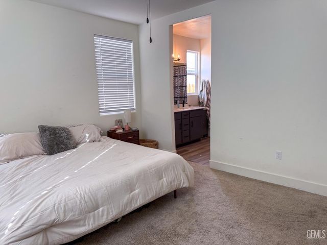 10213 Argi River Avenue, Bakersfield, CA 93311