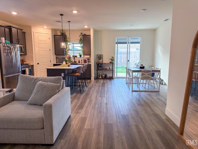 10213 Argi River Avenue, Bakersfield, CA 93311