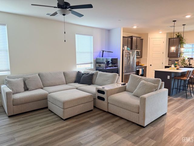 10213 Argi River Avenue, Bakersfield, CA 93311