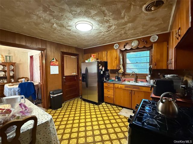 7 Dene Road, Newburgh, NY 12550