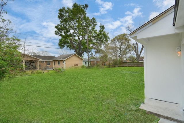 9429 Fairland Drive, Houston, TX 77051