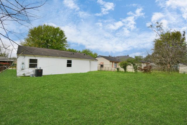 9429 Fairland Drive, Houston, TX 77051