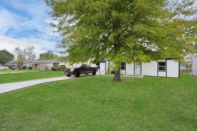 9429 Fairland Drive, Houston, TX 77051