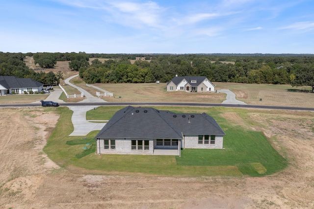 1099 Paradise Parkway, Poolville, TX 76487