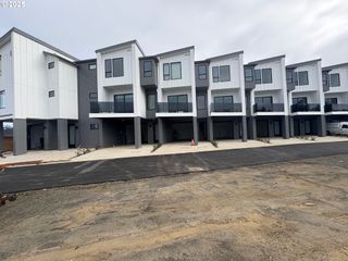 280 Nw Huckleberry St, Waldport, OR 97394
