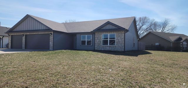1013 Waxwing Drive, Manhattan, KS 66502