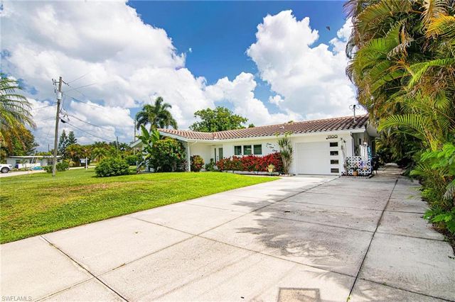 1300 Thompson ST, North Fort Myers, FL 33903