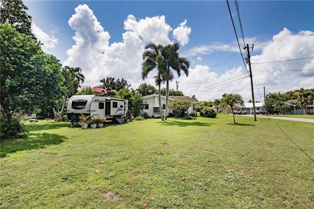 1300 Thompson ST, North Fort Myers, FL 33903