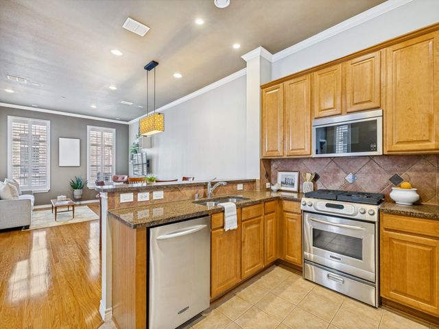 15741 Seabolt 28, Addison, TX 75001