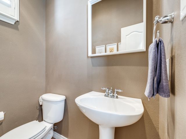 15741 Seabolt 28, Addison, TX 75001