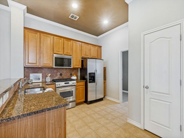 15741 Seabolt 28, Addison, TX 75001