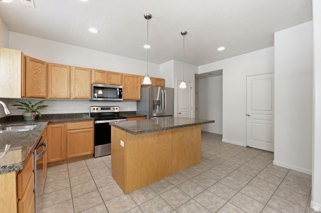 1412 W STONE MEADOW DR, West Jordan, UT 84088