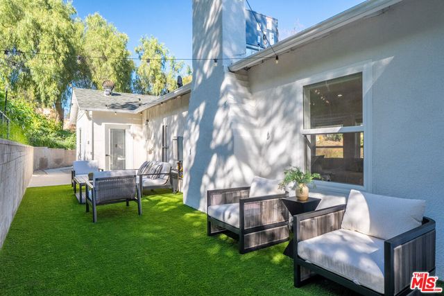 10327 Wheatland Avenue, Sunland, CA 91040