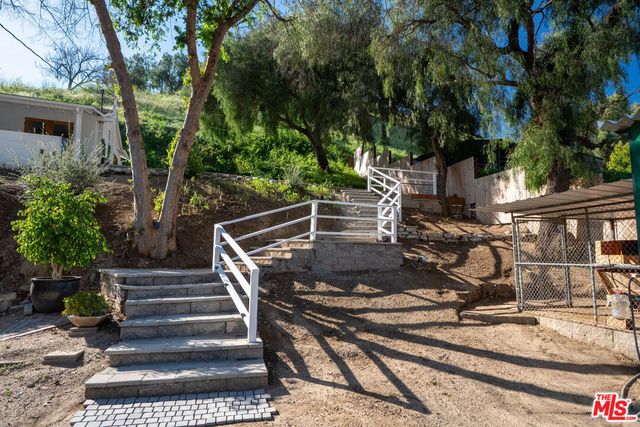 10327 Wheatland Avenue, Sunland, CA 91040