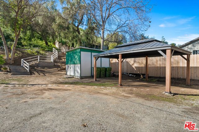 10327 Wheatland Avenue, Sunland, CA 91040