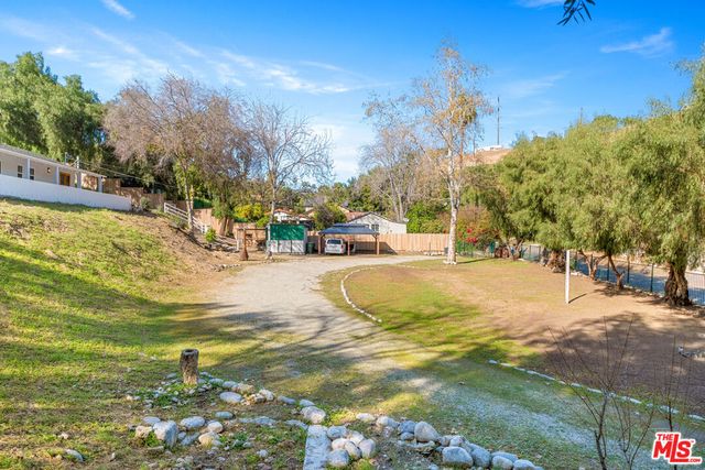 10327 Wheatland Avenue, Sunland, CA 91040