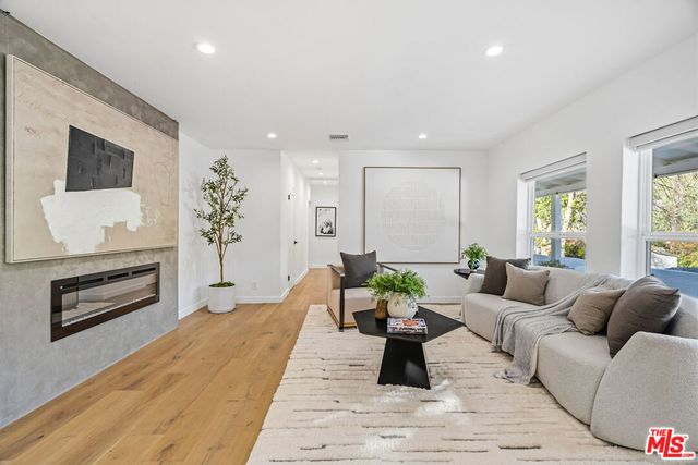 10327 Wheatland Avenue, Sunland, CA 91040