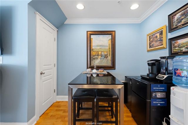 1725 Harvey Mitchell Parkway S 230, College Station, TX 77840