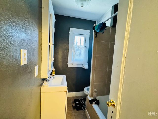 1315 Robinson Street, Bakersfield, CA 93305
