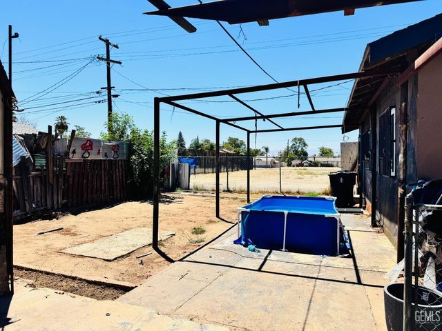 1315 Robinson Street, Bakersfield, CA 93305