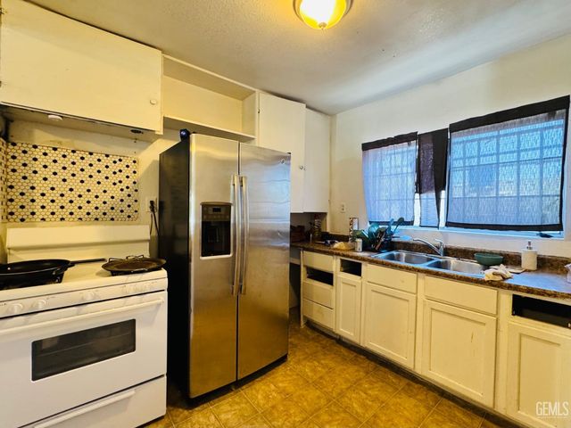 1315 Robinson Street, Bakersfield, CA 93305