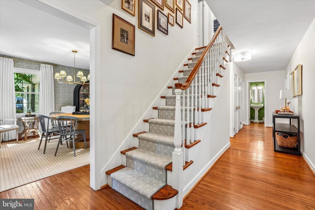 831 HOLLOW RD, WAYNE, PA 19087 — photo 2