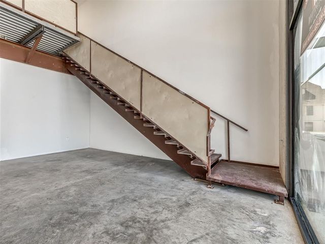 1600 N Interstate Highway 35 (I35 Service Rd) Road I, Moore, OK 73160