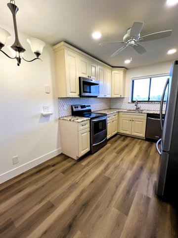 7770 TAHITI Lane 504, Lake Worth, FL 33467