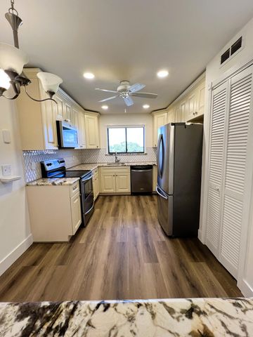 7770 TAHITI Lane 504, Lake Worth, FL 33467