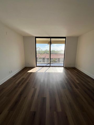 7770 TAHITI Lane 504, Lake Worth, FL 33467