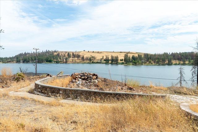9910 S Lakehurst Dr, Medical Lake, WA 99022