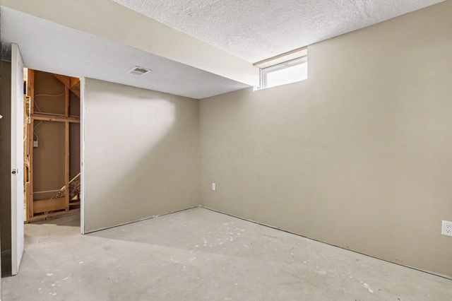 107 Lavender Hill Drive, Pataskala, OH 43062