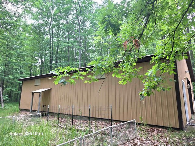 10135 Woods Road, Gladwin, MI 48624