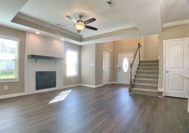 425 Ayden Ln, Clarksville, TN 37042