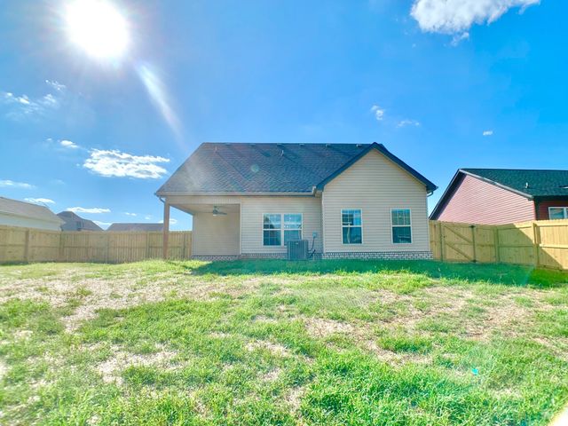 425 Ayden Ln, Clarksville, TN 37042