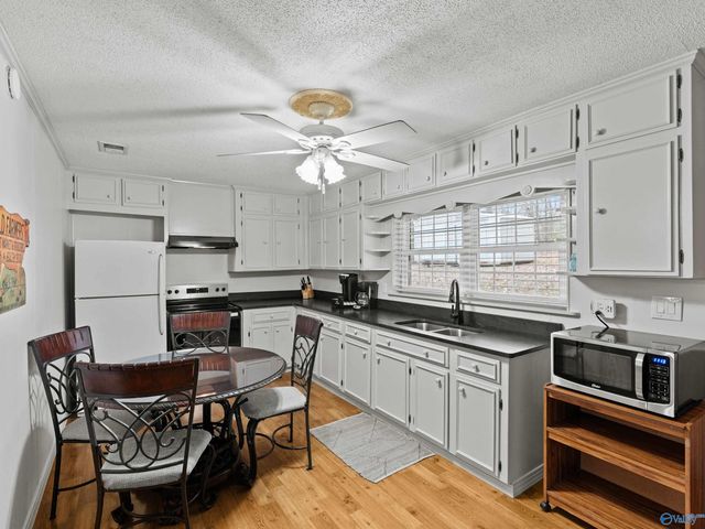 2111 Bakers Chapel Road, Guntersville, AL 35976