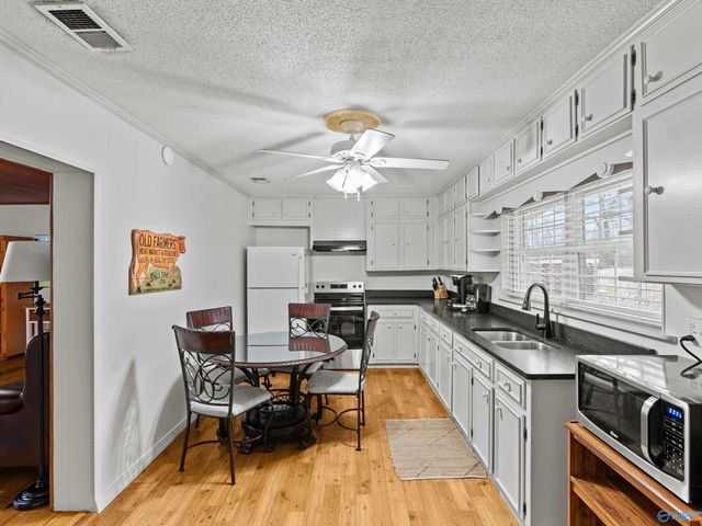 2111 Bakers Chapel Road, Guntersville, AL 35976