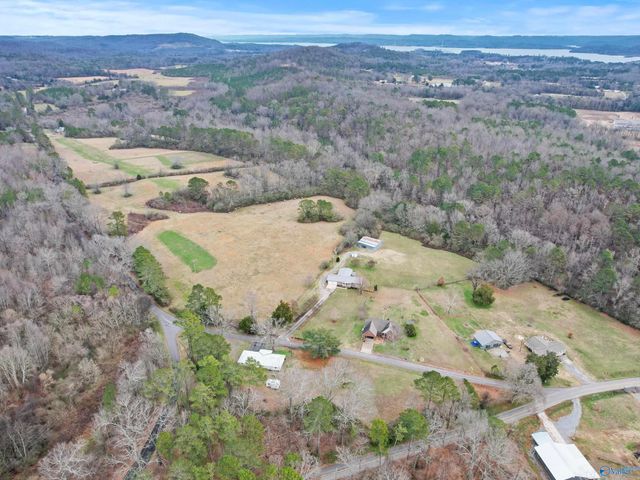 2111 Bakers Chapel Road, Guntersville, AL 35976