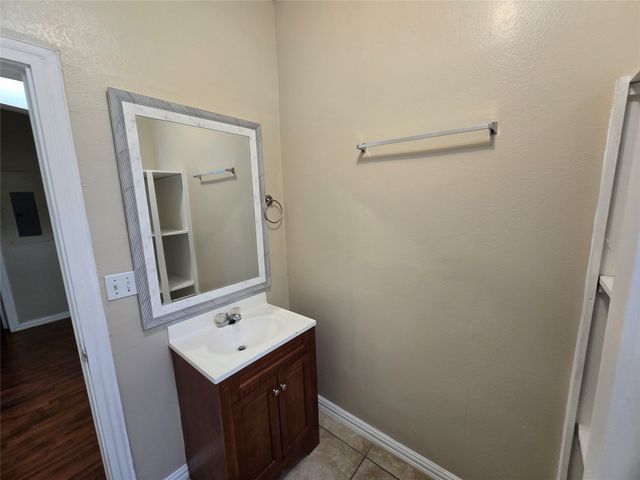 212 E 4th Street, Keene, TX 76059