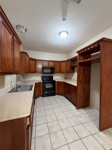 212 E 4th Street, Keene, TX 76059