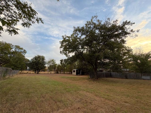 212 E 4th Street, Keene, TX 76059