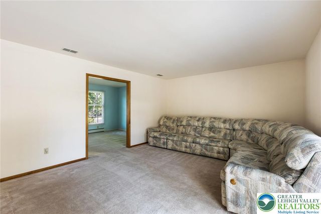 1346 Dayspring Drive, Lower Macungie Twp, PA 18106