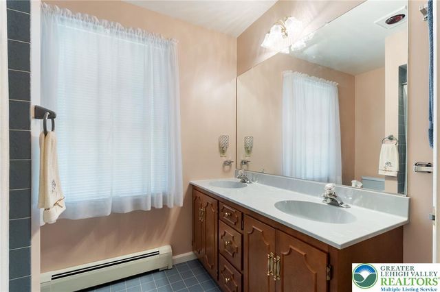 1346 Dayspring Drive, Lower Macungie Twp, PA 18106
