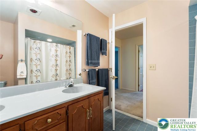 1346 Dayspring Drive, Lower Macungie Twp, PA 18106