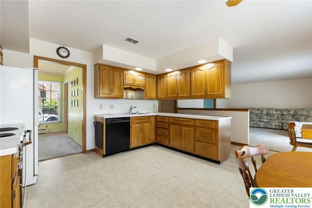 1346 Dayspring Drive, Lower Macungie Twp, PA 18106