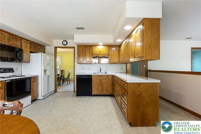 1346 Dayspring Drive, Lower Macungie Twp, PA 18106