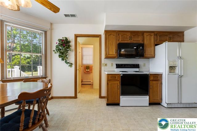 1346 Dayspring Drive, Lower Macungie Twp, PA 18106