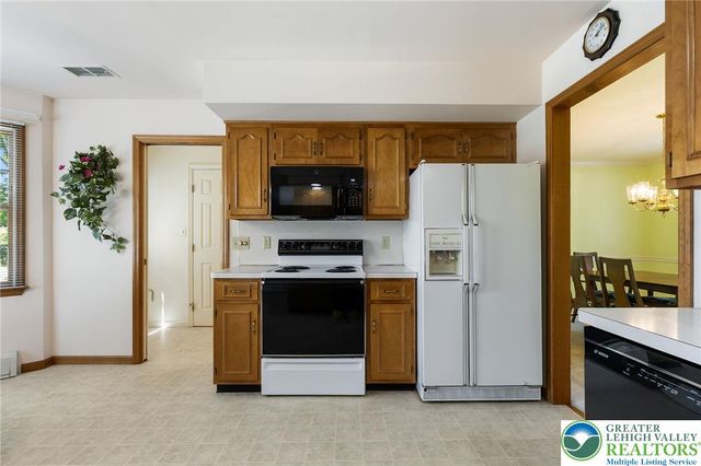 1346 Dayspring Drive, Lower Macungie Twp, PA 18106