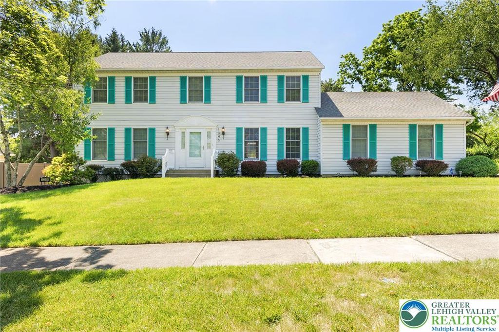 1346 Dayspring Drive, Lower Macungie Twp, PA 18106