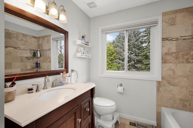 2432 Henslow Court N, Oakdale, MN 55128
